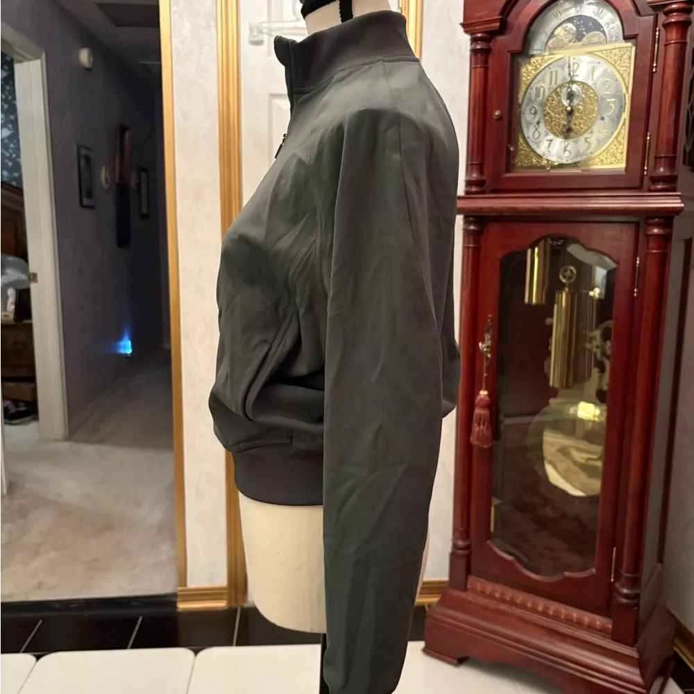 Women’s Lulu Lemon Wunder Train Track Green Jacket Sz 4 - Picture 4 of 6